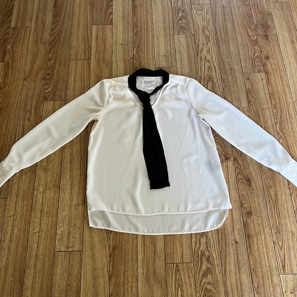 G by Giuliana -🎵BLONDIE LYRIC 🎼White Sheer Blouse w/Bow/Scarf/Tie - Picture 3 of 13